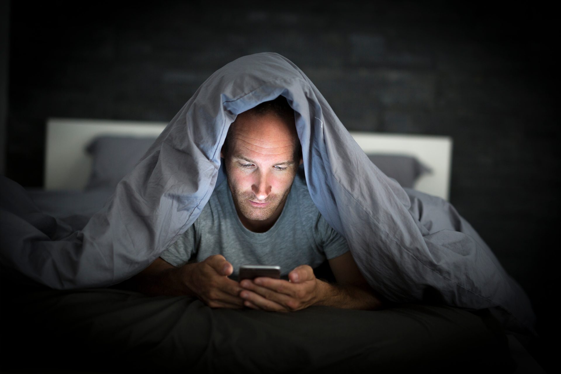 Cellulaire dans son lit, bon ou mauvais rituel?, image de l'article